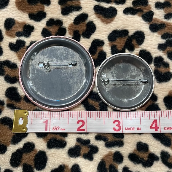 ELVIS COSTELLO 🎸 Vintage Rock Button Pin Pinback Collectible Punk Music Wave - Picture 4 of 12